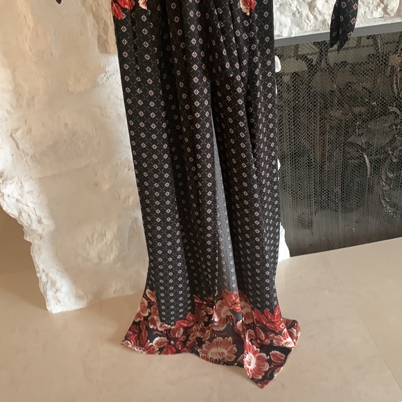 Chelsea and violet, size small, pantsuit with open front/shorts - Picture 3 of 5